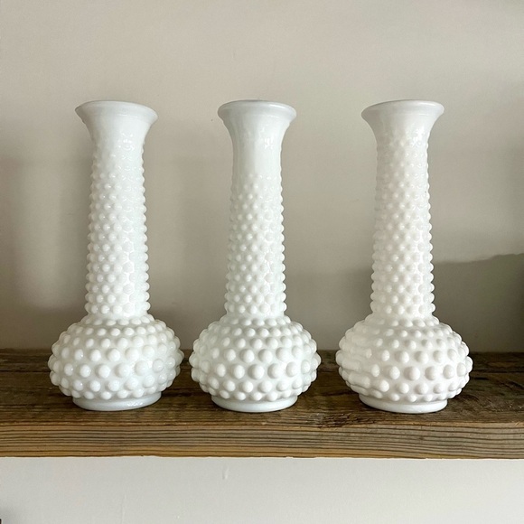 Vintage milk glass vases set of 3 - Picture 1 of 5